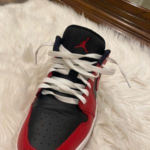 Used only 5 times, size 8, shoe: Jordan 1 “reverse bred”